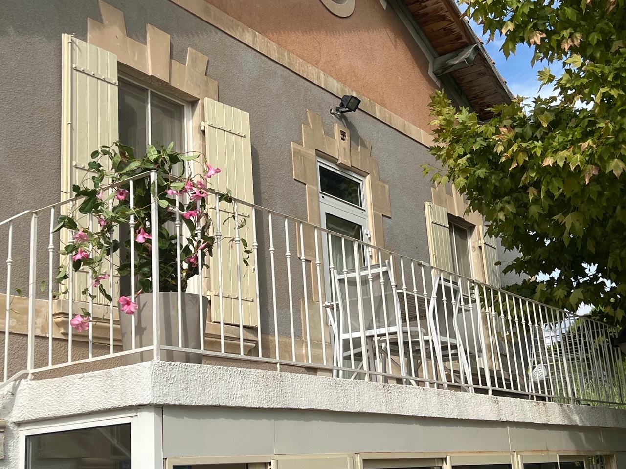 Balcon de l'appartement Au Petit Bonheur à L'Isle-sur-la-Sorgue